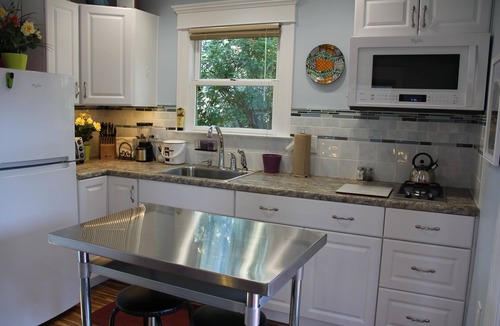 Upper Telegraph Cottage | Peaceful backyard studio cottage. 5 min. to Ashby BART; free off street parking