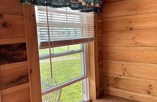 Macedon Cabin | Peaceful Cabin Retreat with Picnic Table & Nature Views in Macedon, New York