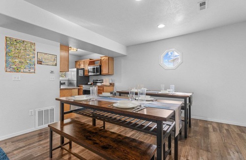 Indian Point House | Peaceful Lodge Minutes to Silver Dollar City & Indian Point Marina Free Attraction Tickets Cmty Pool