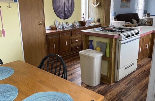 Port Hope House | Peaceful, Secluded get away, comes with Port Hope boat slip