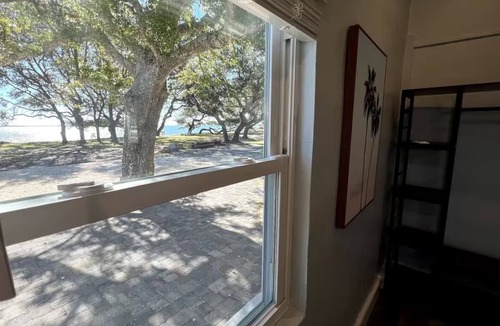 Navarre Cottage | Peaceful Waterfront Cottage