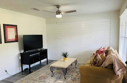 South Pensacola House | Pensacola Duplex Near Hospital and PCC