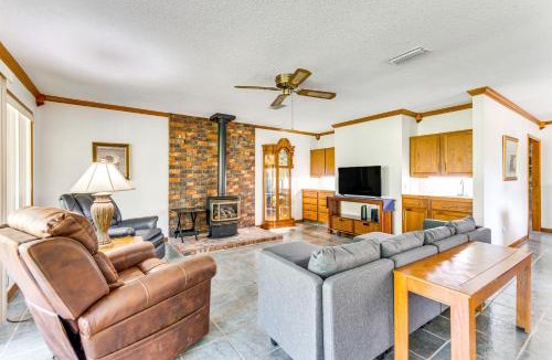 Florida Panhandle House | Pensacola Home ~ 13 Mi to Perdido Bay!