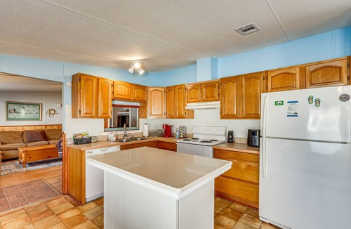 Pensacola House | Pensacola Home w/Private Dock - 7 Mi to Beaches