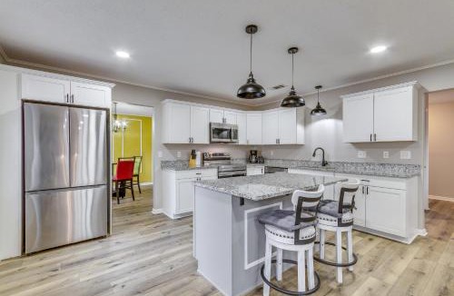Myrtle Grove House | Pensacola Home w/Private Yard: 7 Mi to Downtown!