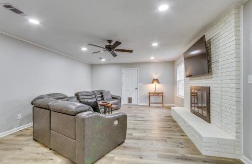 Myrtle Grove House | Pensacola Home w/Private Yard: 7 Mi to Downtown!