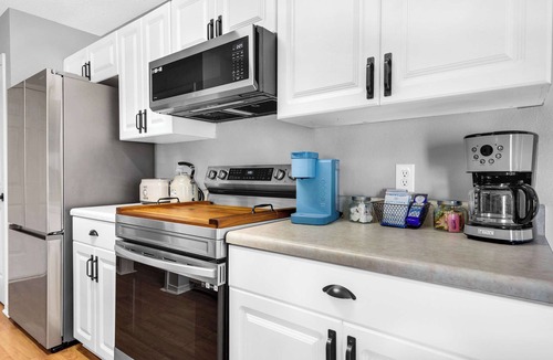 Pensacola House | Pensacola Retreat: Beach & Downtown Fun Awaits!