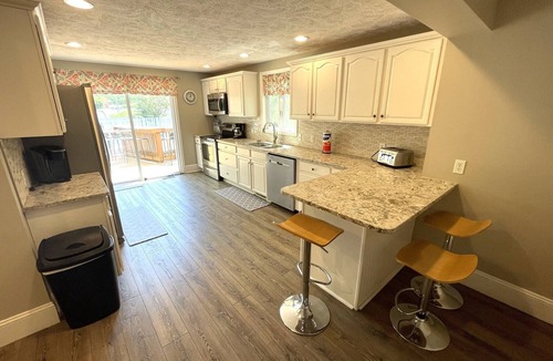 South Haven House | Perfect for Family - HEATED POOL thru early Oct, WALK to Downtown/Beach, HOT TUB