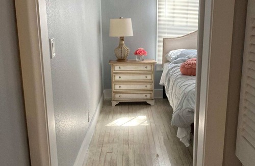 Northwest Pensacola Cottage | Perfect for Travel Nurse, Military, or Extended Stays