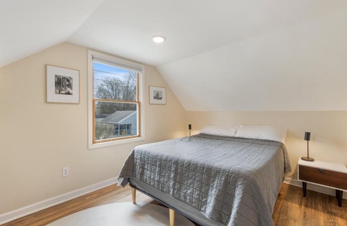 East Lansing House | Perfect Location Walk to MSU Campus High End Mattresses Fast Wi-Fi
