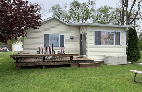 Bronson Cottage | "Perfect Sunset" Waterfront Cottage Coldwater MI area. Nice all sports lake.
