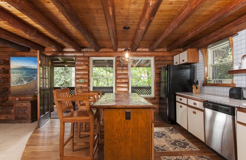 Makawao House | PERMITTED Charming LOG HOUSE Farm Stay! Upcountry Maui. Magical and Peaceful!