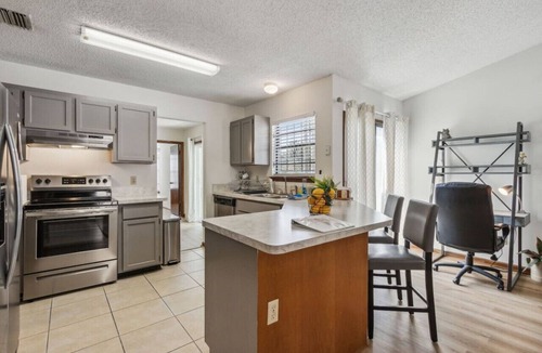 Northside House | Pet-Friendly 3BR Near JAX Airport Downtown UF Health Mid-Term Ready