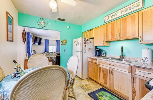 Whitney Beach Cottage | Pet-friendly Bradenton Home 1.5 Mi to Cortez Beach