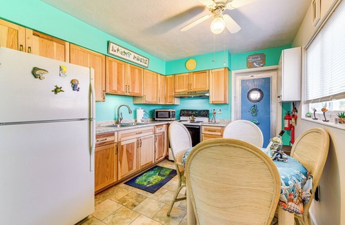 Whitney Beach Cottage | Pet-friendly Bradenton Home 1.5 Mi to Cortez Beach