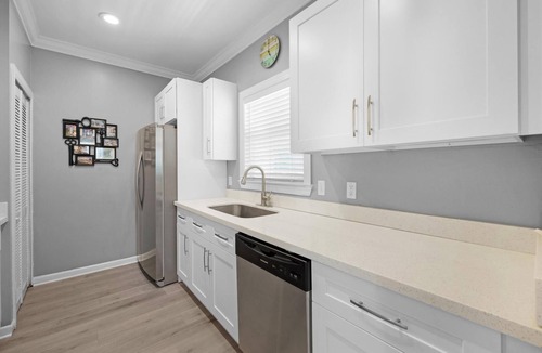 Key West House | PET FRIENDLY! Completely REMODELED! 3 Bedroom 3 bathroom home. Sleeps 8