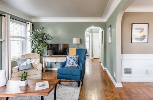 Royal Oak House | ★ Pet Friendly + Large Families | ❤ of Royal Oak