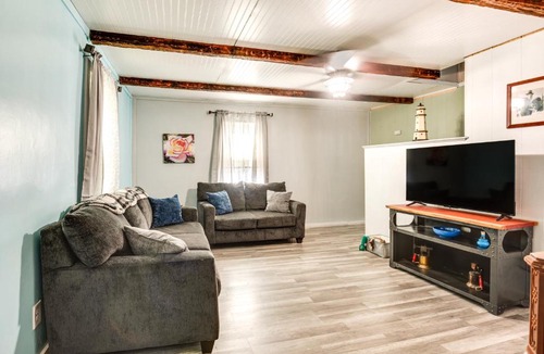 Ontonagon House | Pet-Friendly Michigan Getaway w/Porch & Kayaks!