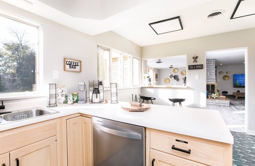 South Bend House | Pet Friendly Ranch w/Huge Fenced Yard, 5 min to ND, Perfect for Groups