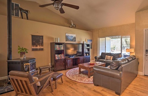 Redmond House | Pet-Friendly Redmond Home with Hot Tub, Porch, Grill