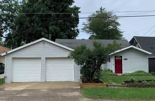 Scotts Cottage | Pickeral Lake Cottage w/Fish & Ski boat 2 bedrooms 1 bath
