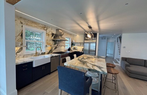 Sag Harbor House | Pool/5 min walk to Beach/Restaurants/Museums- Village House w/backyard