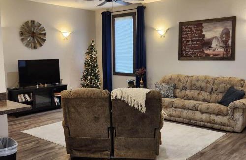 Sullivan House | Prairieview Cottage Retreat - Hot Tub Sunsets