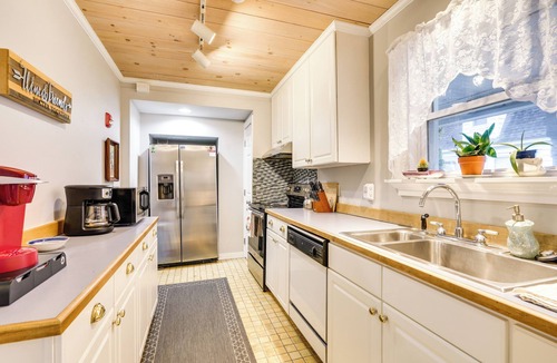 Bemus Point Apartment | Prime Lakeside Village Location: Apt w/Kitchen!