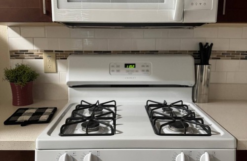 Downtown Berkeley Apartment | Prime Location: 2-Bedroom Retreat Near UC Berkeley