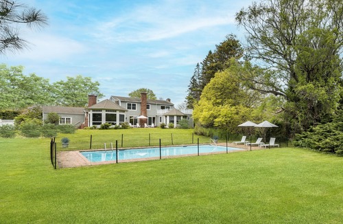 Pantigo Road Historic District House | pristine neighborhood: walking distance to town as well as the beach