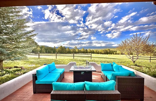 Rowe Villa | Private 5 BDR Pet Friendly Mountain Villa w/Jacuzzi minutes from Santa Fe