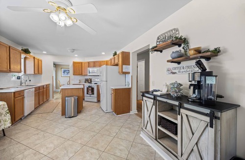 Town of Benton Cottage | Private Backyard & Deck · Family-Friendly