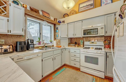 Ferrysburg House | Private Beach Access! Lake Michigan Family Getaway