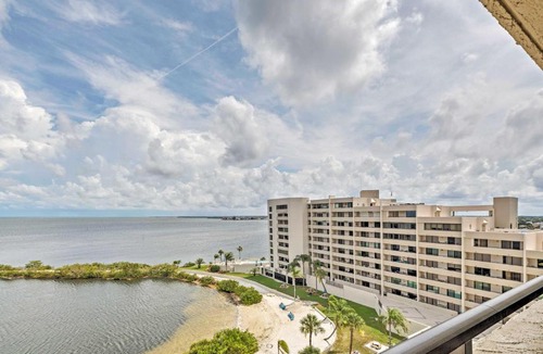 Hudson House | Private Beach Access: Hudson Resort Condo!
