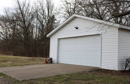 Akin House | Private country setting. just 10 minutes from town