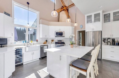Shinnecock Hills House | Private Gated Home Near Town & Beach w/Heated Pool, Fire Pit, Home Theater
