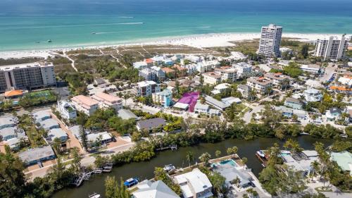 Siesta Key Village House | Private Heated Pool - 100 Steps to Beach Access - 5-min walk to Siesta Key Village