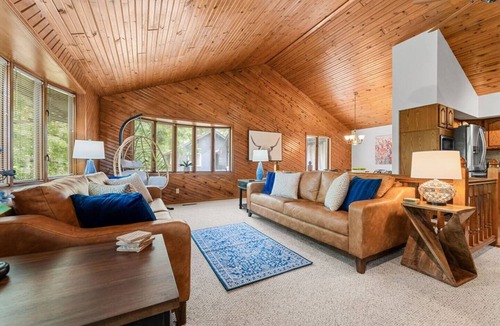 Branson West House | Private Hot Tub, Pool, Fire Pit, Lake, Games! Close to SDC, Shows, Shopping