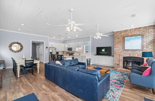 Crystal Beach House | PRIVATE Pool & Spa ~ PRIVATE Beach Access ~ FREE 6 Seat Golf Cart ~Steps to Beach!