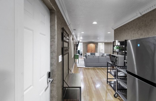Draper House | Private Quiet Basement Apartment+Gym