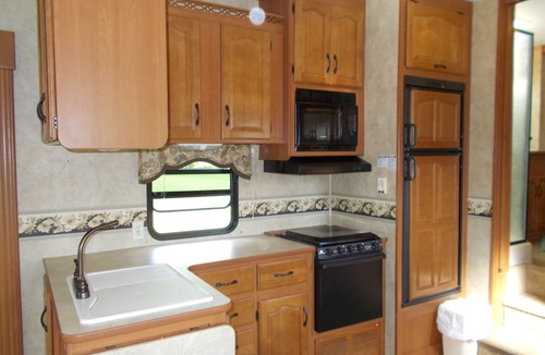 Benton House | Private White Mountain RV Camping with BIG VIEWS & high speed fiberoptic WIFI!