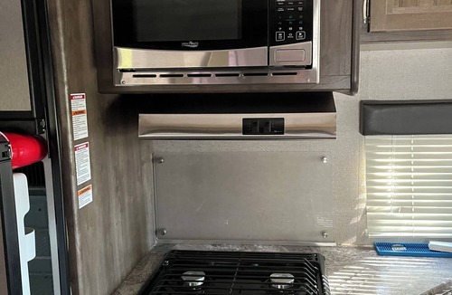 Berrien Springs House | Quaint RV with AC can be picked up in Berrien Springs 29ft a slide out also.