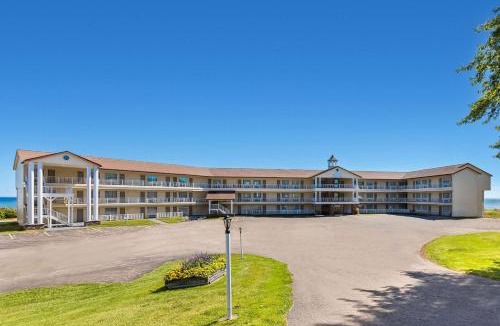 St Ignace Hotel | Quality Inn Lakefront