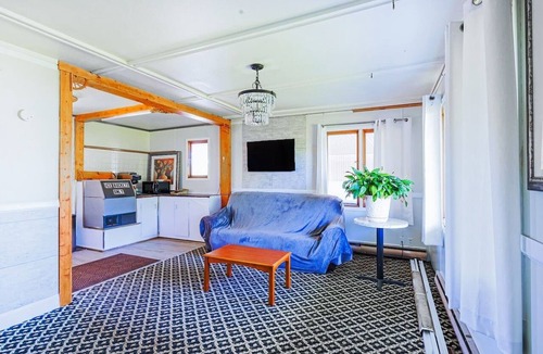 Sturgis Apartment | Queen Bed Non-Smoking