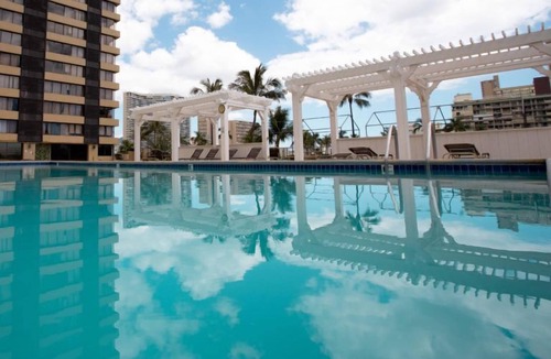 McCully - Moiliili Condo | Radiant Hawaiian Monarch Studio | Pool + Gym