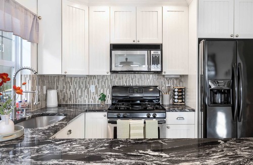East Queen Anne House | Rare 2BR Modern Urban Escape, Free Parking