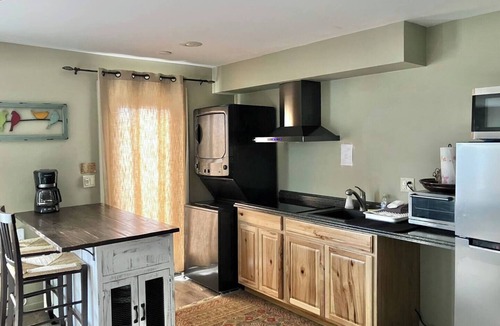 Westcliffe Hotel | Ravens Starry Nights 3rm Suite, Kitchenette, Soaking Tub, Patio Fire Pit & Grill