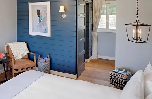 East Hampton North Hotel | Refreshing Getaway Trip! Free Breakfast & Parking, Close to Indian Wells Beach!