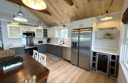 Westerly House | Relaxing Nestled btw Watch Hill & Weekapaug! BEACH, waterviews, newly renovated