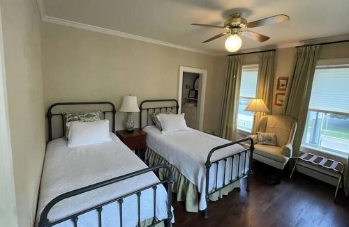 Westfield Bed & Breakfast | Relaxing One-Bedroom Retreat Close to Everything-Stay at the YWCA- Two Twin Beds
